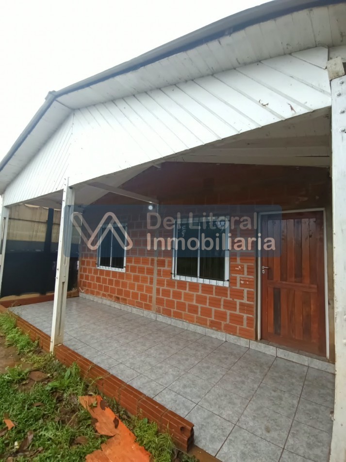 EN ALQUILER CASA- A 1/2 CUADRA DE RUTA 13 Y 2 CUADRAS DE AV. LIBERTADOR 