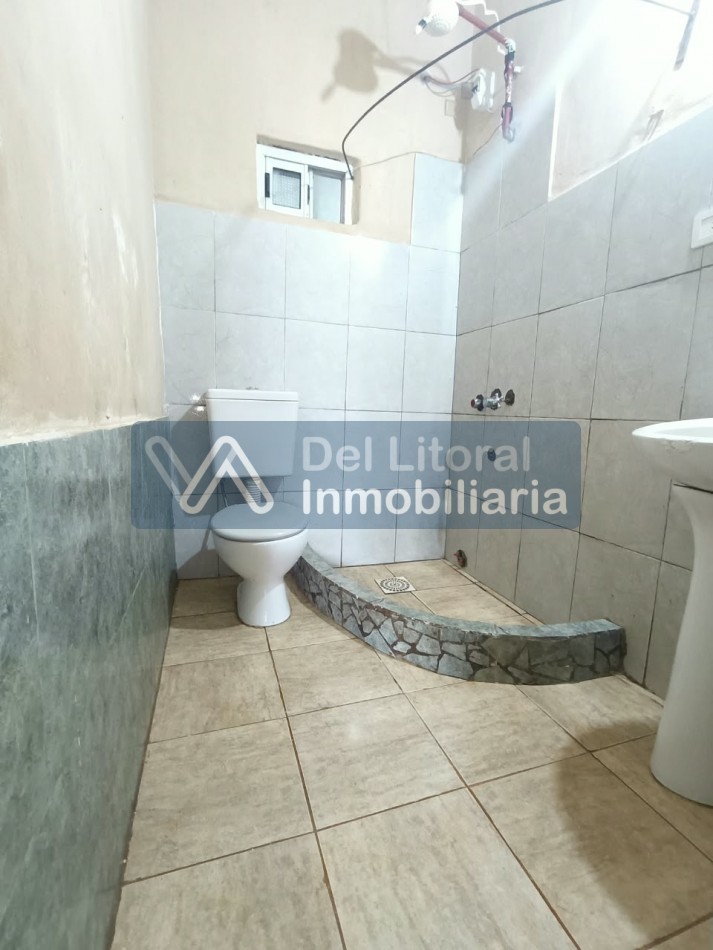 EN ALQUILER CASA- A 1/2 CUADRA DE RUTA 13 Y 2 CUADRAS DE AV. LIBERTADOR 