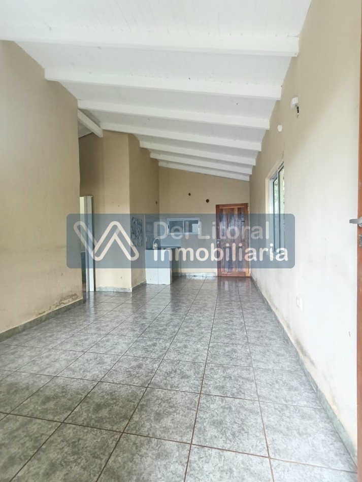 EN ALQUILER CASA- A 1/2 CUADRA DE RUTA 13 Y 2 CUADRAS DE AV. LIBERTADOR 
