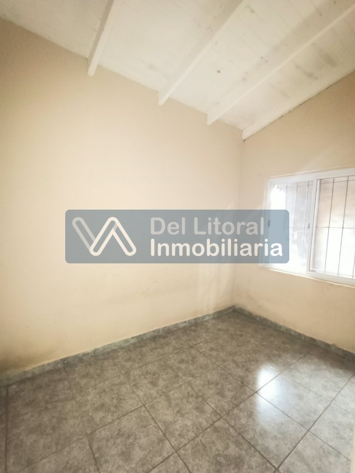 EN ALQUILER CASA- A 1/2 CUADRA DE RUTA 13 Y 2 CUADRAS DE AV. LIBERTADOR 