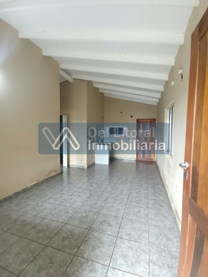 EN ALQUILER CASA- A 1/2 CUADRA DE RUTA 13 Y 2 CUADRAS DE AV. LIBERTADOR 
