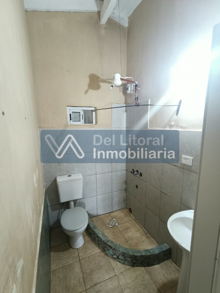 EN ALQUILER CASA- A 1/2 CUADRA DE RUTA 13 Y 2 CUADRAS DE AV. LIBERTADOR 