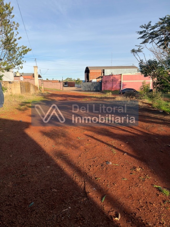 EN ALQUILER CASA- A 1/2 CUADRA DE RUTA 13 Y 2 CUADRAS DE AV. LIBERTADOR 